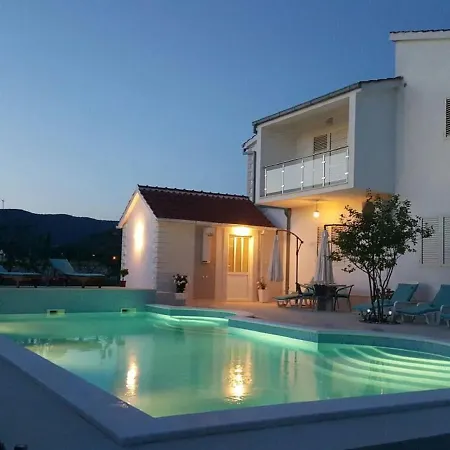 Poolincluded Villa Neoric Villa *