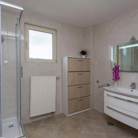 Villa Poolincluded Villa Neoric Muc