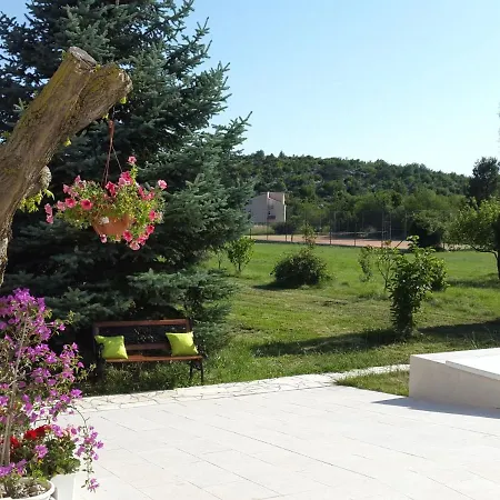 Poolincluded Villa Neoric Villa *